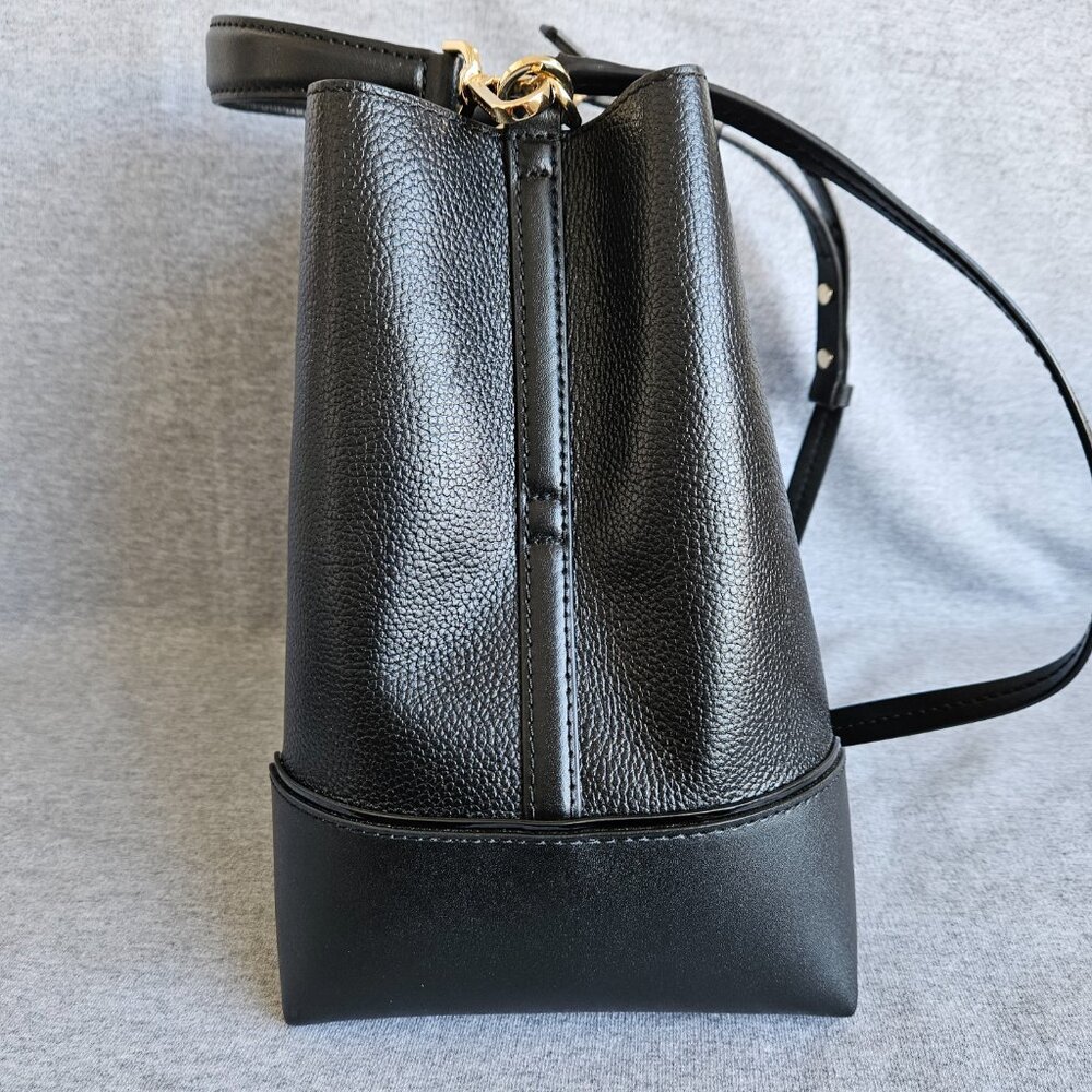 Michael Kors Mercer Gallery Convertible Bucket Leather Shoulder Bag Black/Gold - Picture 2 of 16